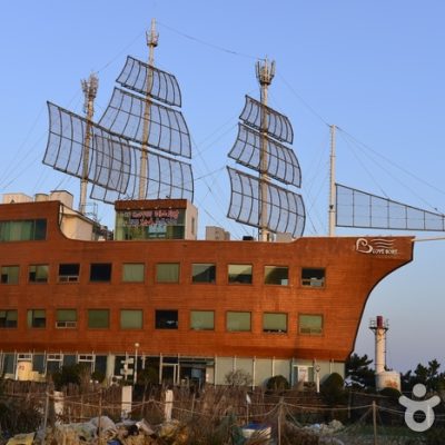 Sarangui Yuramseon, Restaurant