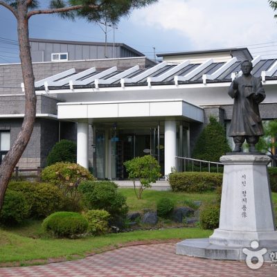 Jeong Jiyong Literature Gallery